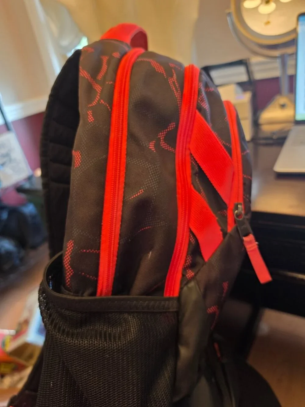 UNDER ARMOUR STORM BACKPACK-WATER RESISTANT MATERIAL PADDED STRAPS-UNISEX Laptop